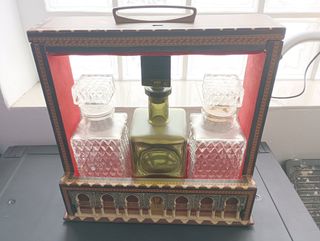 Antigua Caja Licorera Taracea