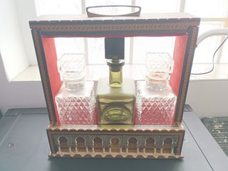 Antigua Caja Licorera Taracea