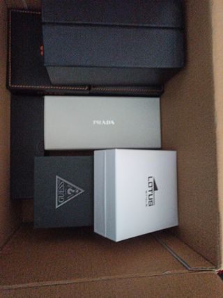 Cajas vacías de joyas y relojes