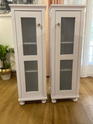 2 Muebles de madera lacados en blanco artesanal