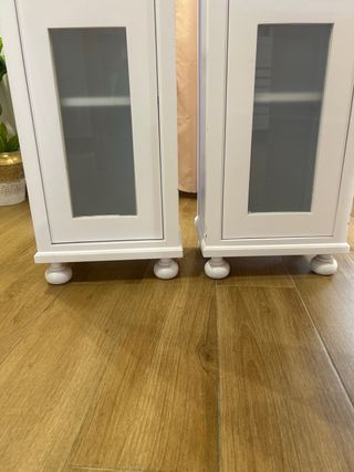 2 Muebles de madera lacados en blanco artesanal