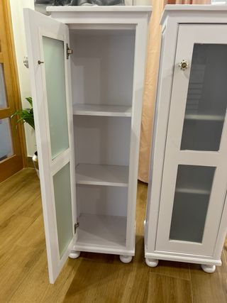 2 Muebles de madera lacados en blanco artesanal