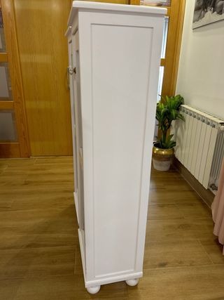 2 Muebles de madera lacados en blanco artesanal