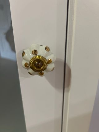 2 Muebles de madera lacados en blanco artesanal