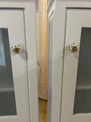 2 Muebles de madera lacados en blanco artesanal