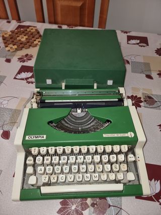 Máquina de escribir  OLYMPIA