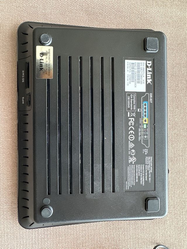 Router D-Link DIR-827