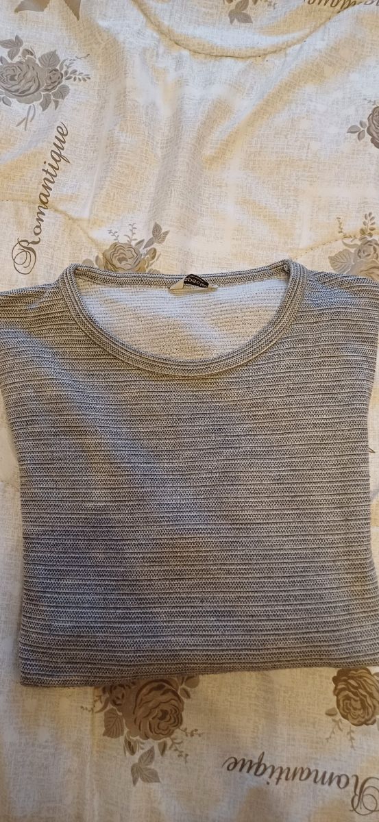 Maglione grigio con maniche lunghe taglia M