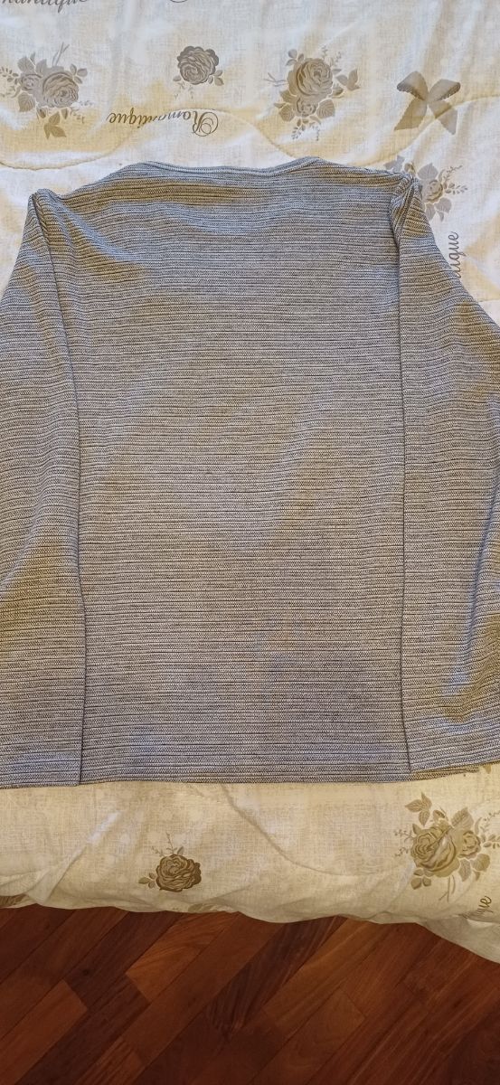 Maglione grigio con maniche lunghe taglia M