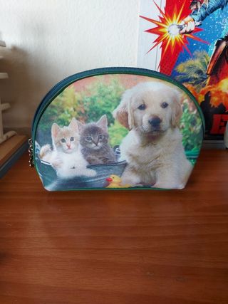 Neceser perro y gatitos