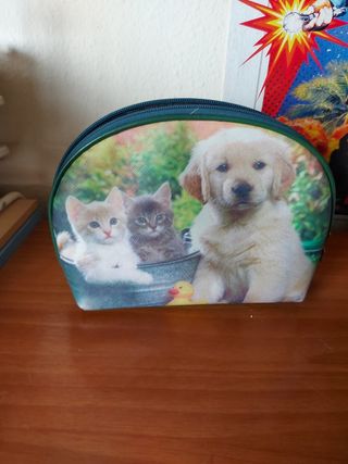 Neceser perro y gatitos