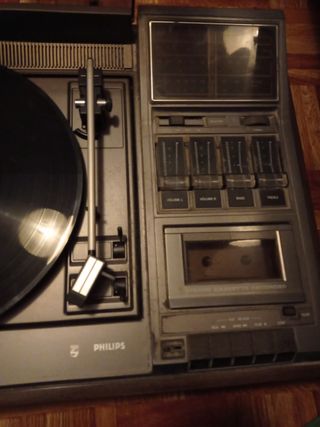 Tocadiscos antiguo ( no tiene altavoces )