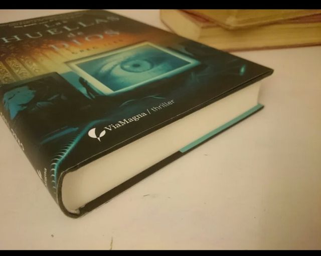 Libro, las huellas de Dios