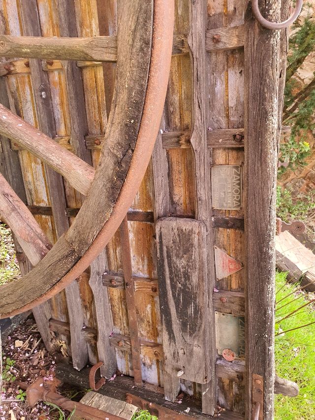 Carros y ruedas carro antiguas