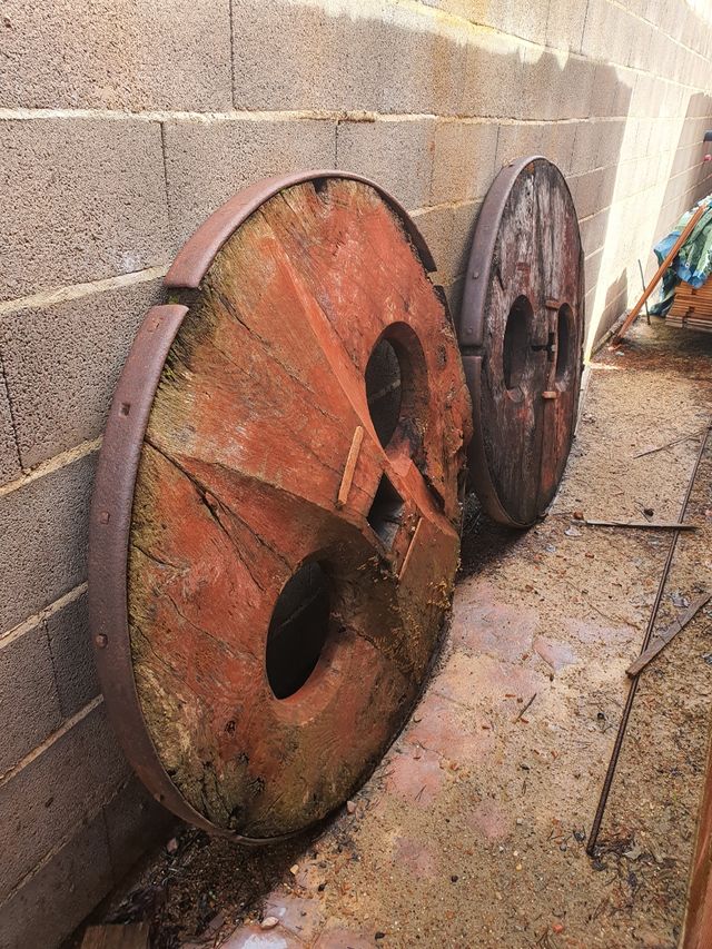 Carros y ruedas carro antiguas