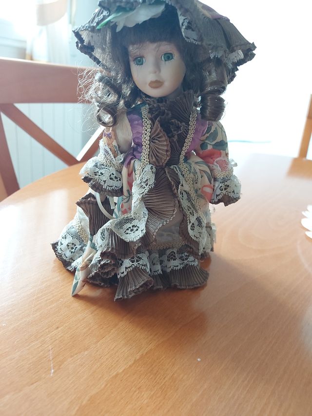 Muñeca de  porcelana