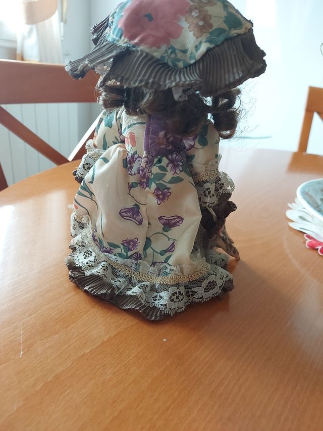 Muñeca de  porcelana