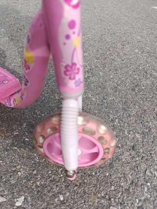 Patinete para niña de Barbie rosa 