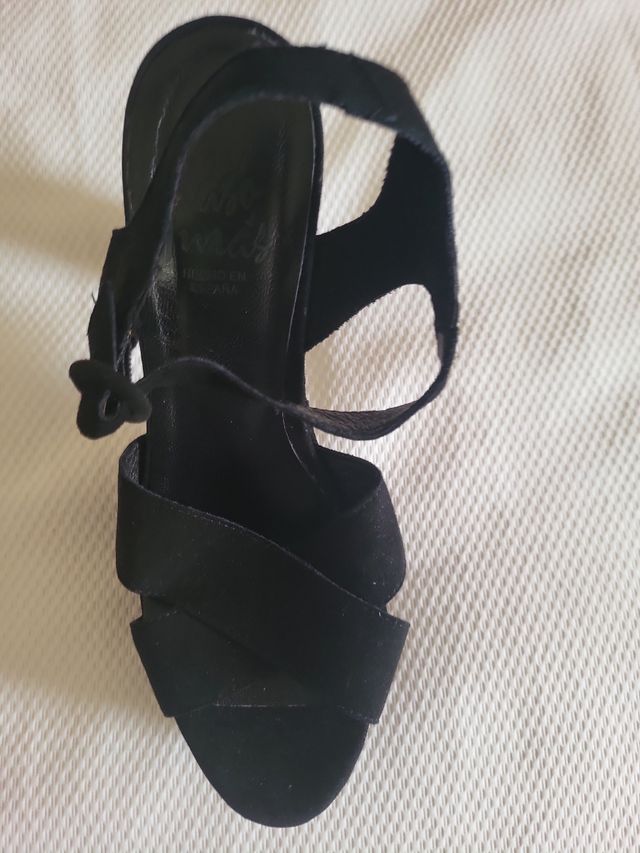 UN PASO MAS sandalias negras de ante 41