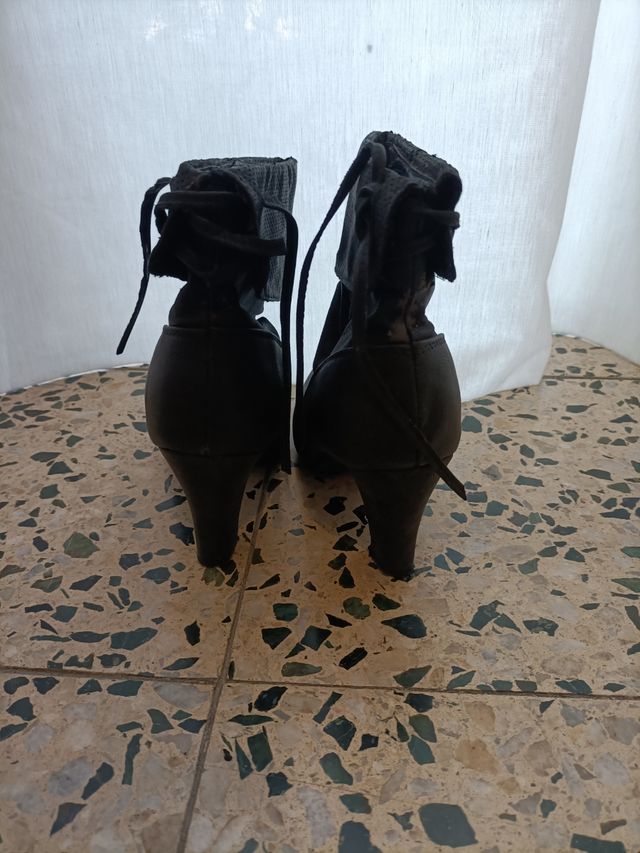 Botines negros 38