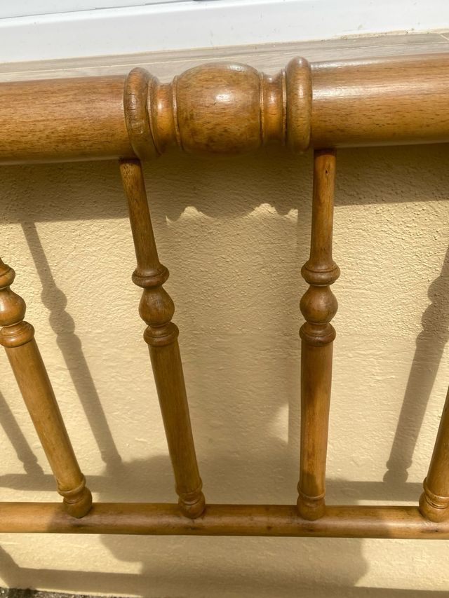 Cabecero de madera noble