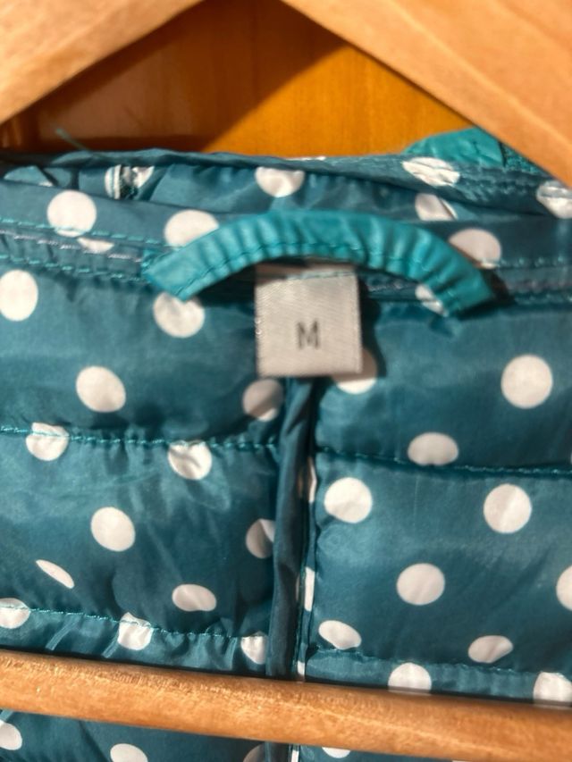 Plumas de entretiempo azul turquesa