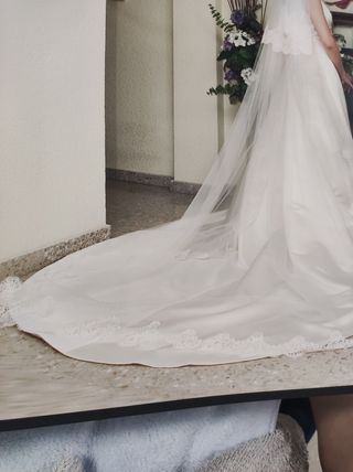 Vestido novia marca Rosa Clara y mantilla