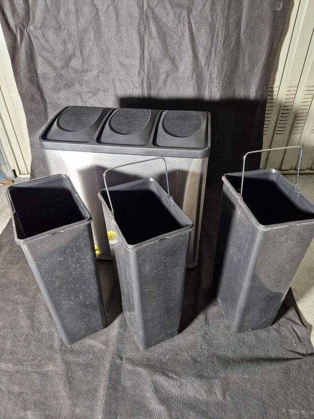 Cubo de basura triple reciclaje
