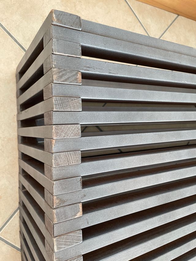 Tavolo basso a listelli in legno