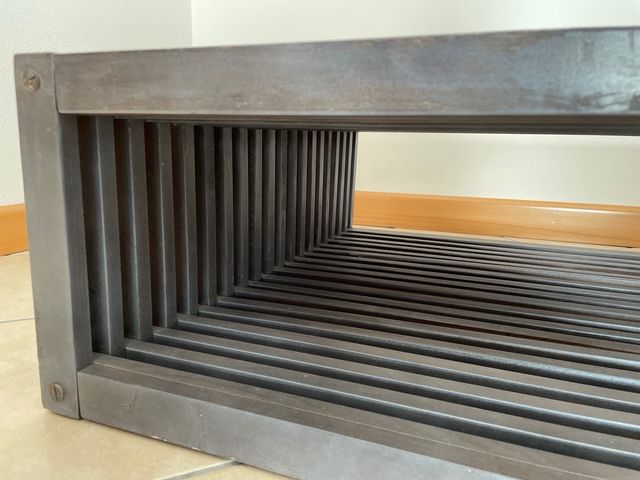 Tavolo basso a listelli in legno