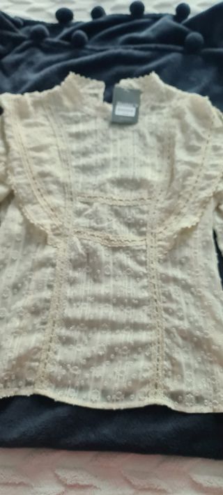 Blusa. Es una S grande
