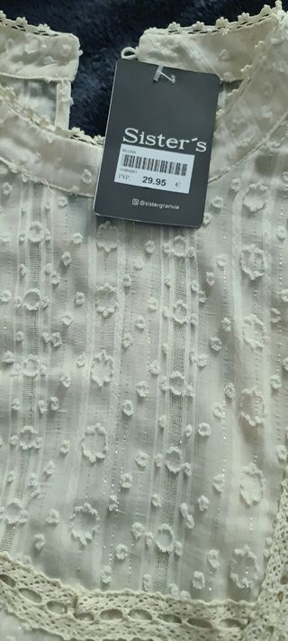 Blusa. Es una S grande