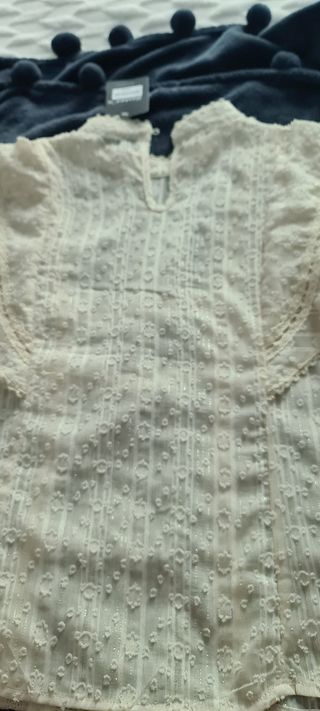 Blusa. Es una S grande