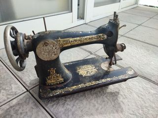 Maquina de coser antigua