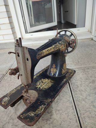 Maquina de coser antigua