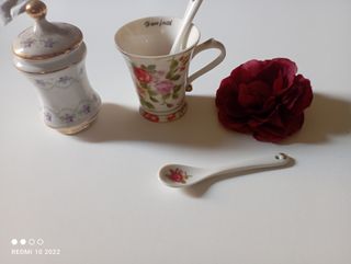 Set tazzina,due cucchiaini e zuccheriera vintage.