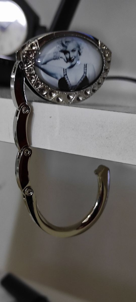 Gancio portatile appendi borsa o altro