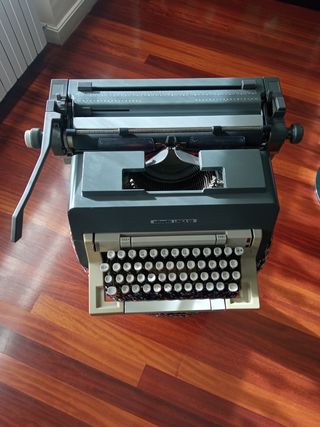 MAQUINA ESCRIBIR ANTIGUA