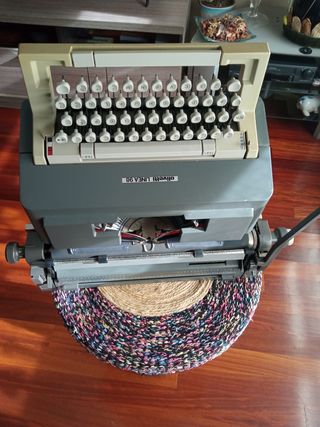 MAQUINA ESCRIBIR ANTIGUA