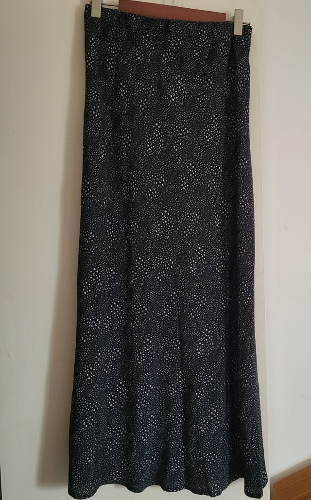 RENATTA AND GO Falda midi sin estrenar talla ML