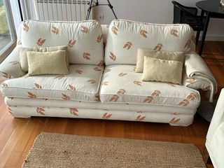 Sofa  de dos plazas con bordados