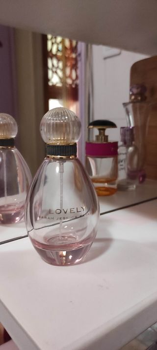 Bottiglie di profumo vuote