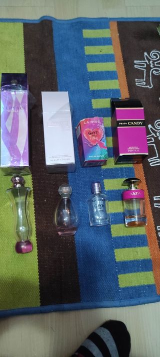 Bottiglie di profumo vuote