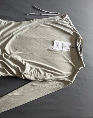 camiseta asimétrica