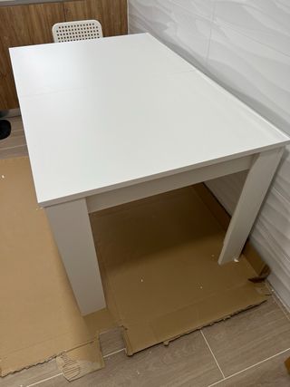 Mesa de comedor blanca