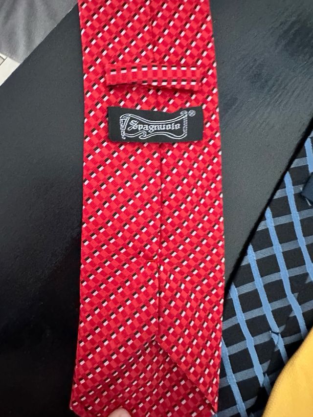 31 Cravatte di Marca nuove singole o in stock!