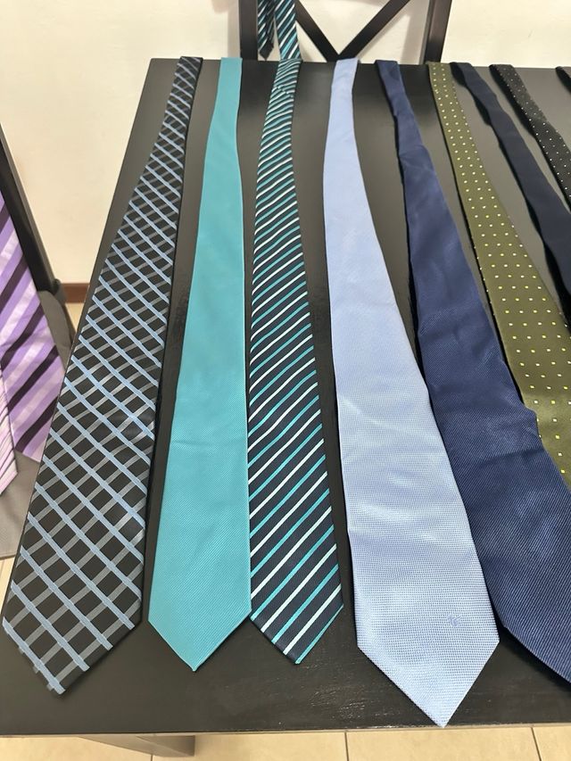 31 Cravatte di Marca nuove singole o in stock!