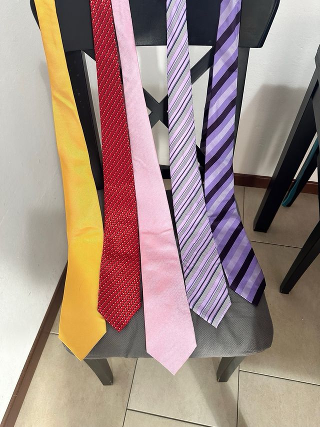 31 Cravatte di Marca nuove singole o in stock!