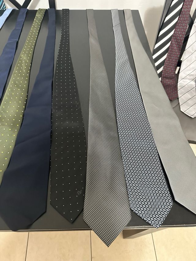 31 Cravatte di Marca nuove singole o in stock!