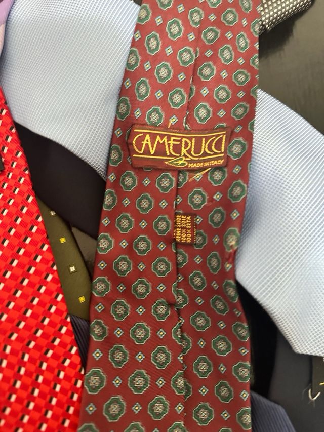 31 Cravatte di Marca nuove singole o in stock!